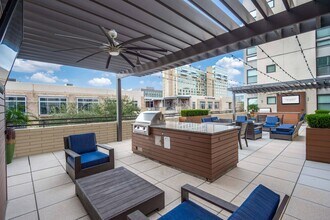 The Lofts at City Centre in Houston, TX - Foto de edificio - Building Photo