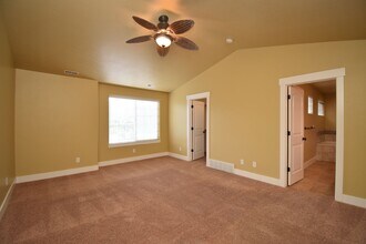 4056 S Olivia Ct in Murray, UT - Building Photo - Building Photo