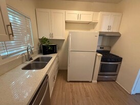 1055 Mira Mar Ave. in Long Beach, CA - Building Photo