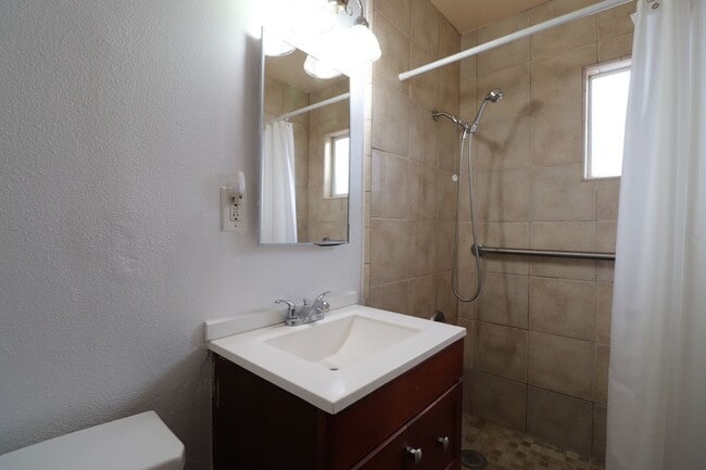 213 W Taft St in Santa Maria, CA - Building Photo - Building Photo