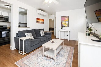 4725 Santa Cruz Ave in San Diego, CA - Building Photo - Building Photo