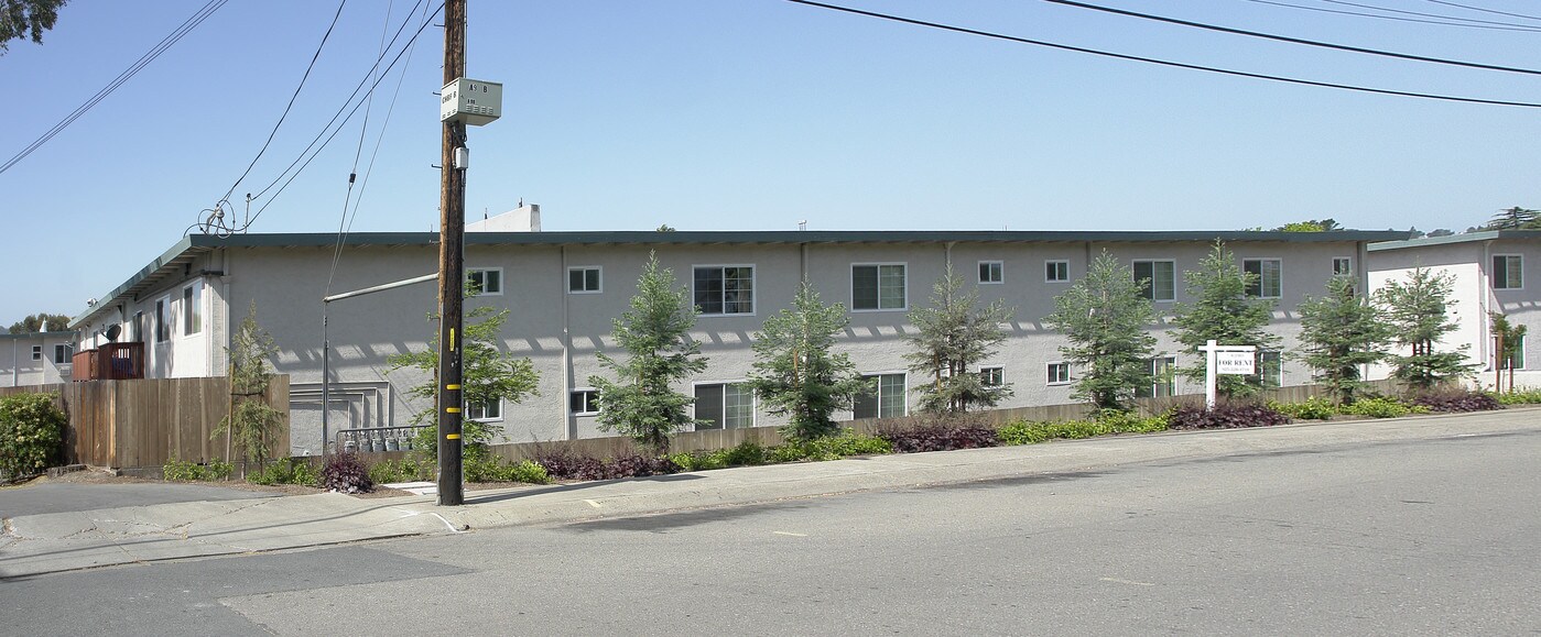 Santa Barbara Manor in Pleasant Hill, CA - Building Photo