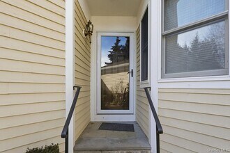 305 Glenwood Dr in Briarcliff Manor, NY - Building Photo - Building Photo