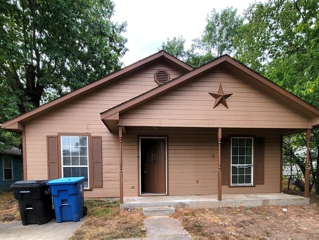 property at 1020 W Baker St