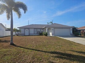 3514 SE Santa Barbara Pl in Cape Coral, FL - Building Photo