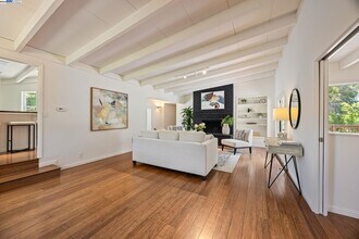 1530 Reliez Valley Rd in Lafayette, CA - Building Photo - Building Photo