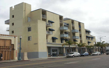 Palisade Gardens in San Diego, CA - Building Photo - Building Photo