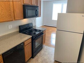 8 Hyde Park Ave, Unit 3 in Boston, MA - Building Photo - Building Photo