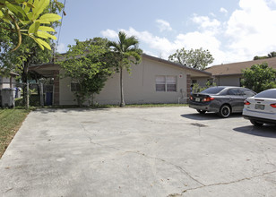 200 NW 7th St in Pompano Beach, FL - Building Photo - Building Photo