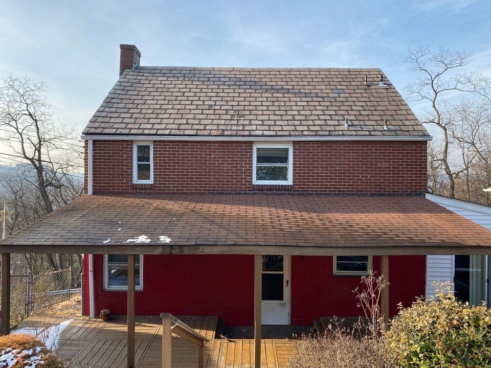 5720 Front St in Verona, PA - Building Photo