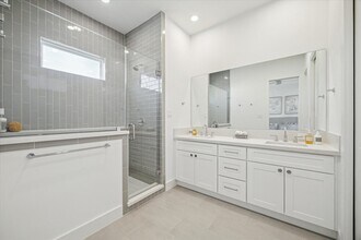 845 Elkhart St in Houston, TX - Building Photo - Building Photo