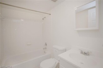 4635 Bayshore Dr in Naples, FL - Building Photo - Building Photo