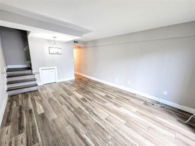 1201 SW 42nd Ave in Miami, FL - Building Photo - Building Photo