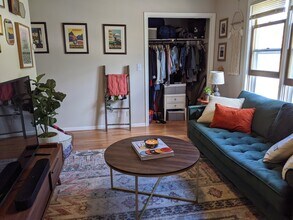 680 Juno Ave, Unit B in St. Paul, MN - Foto de edificio - Building Photo