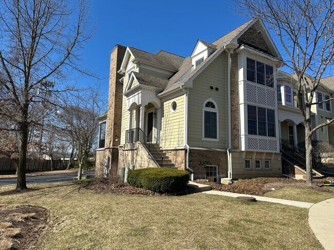property at 1901 Lynn Cir