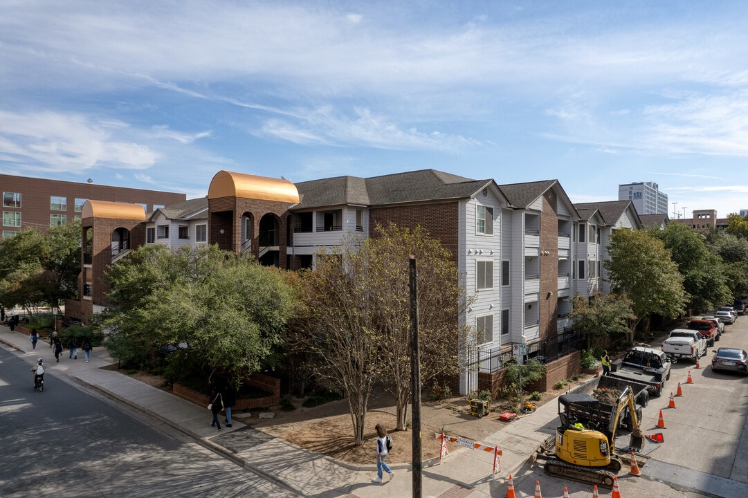 Centennial Condominiums in Austin, TX - Building Photo