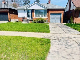 7 Placid Rd in Toronto, ON - Building Photo