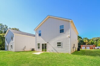 1201 Rhyne Rd in Charlotte, NC - Foto de edificio - Building Photo