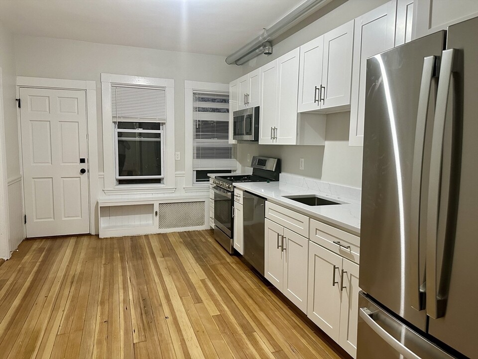 203 High St, Unit 2 in Brookline, MA - Building Photo