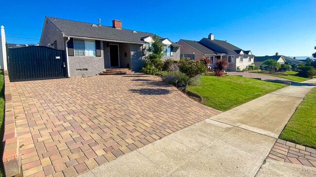 property at 624 University Ave