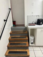 6102 SW 58th St in South Miami, FL - Building Photo - Building Photo