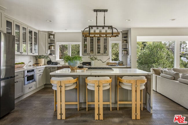 2370 San Marco Dr in Los Angeles, CA - Building Photo - Building Photo