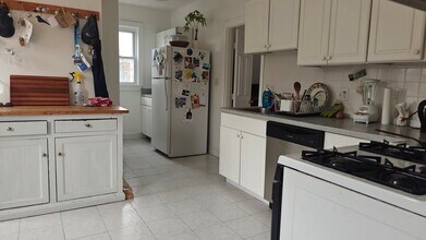 2 Rogers Ave, Unit 2 in Somerville, MA - Building Photo - Building Photo