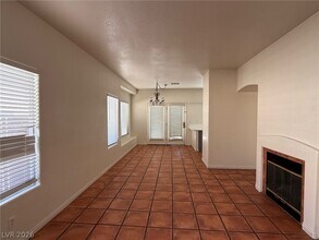 5740 Crescent Landing St in Las Vegas, NV - Building Photo - Building Photo