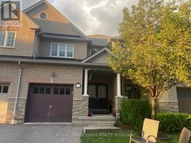 5183 Angel Stone Dr in Mississauga, ON - Building Photo