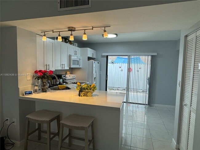 1817 SW 107th Ave in Miami, FL - Building Photo - Building Photo