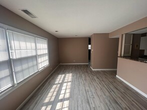 105 S Elder Ln in Decatur, IL - Building Photo - Interior Photo