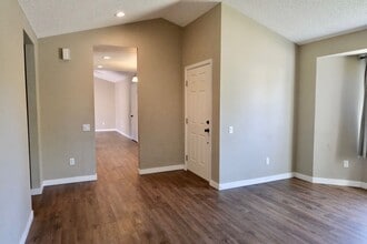 4601 Tippwood Way in Sacramento, CA - Building Photo - Building Photo