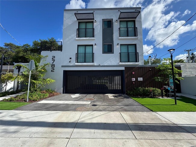 2782 NW 46th St in Miami, FL - Building Photo - Building Photo