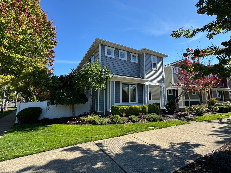 4332 Edgewater Blvd NE in Lacey, WA - Building Photo