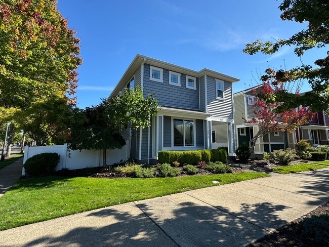 4332 Edgewater Blvd NE