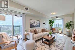 595 Strasburg Rd in Kitchener, ON - Building Photo