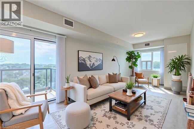 595 Strasburg Rd in Kitchener, ON - Building Photo - Building Photo