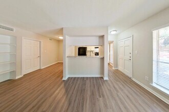 Life at Jackson Square in Houston, TX - Building Photo - Building Photo