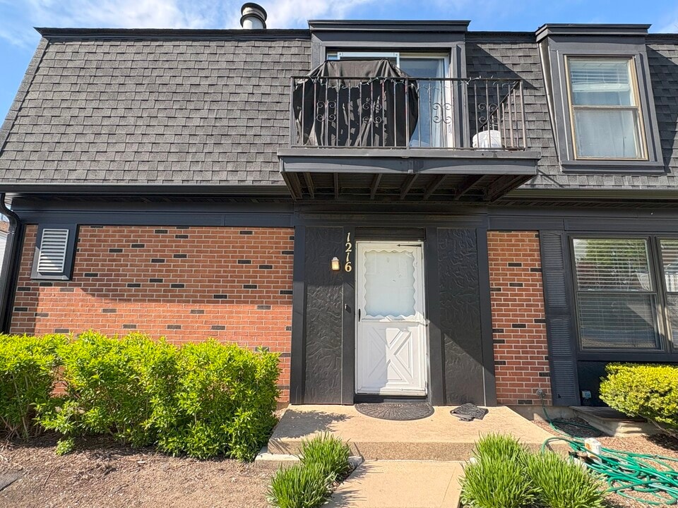 1216 Inverrary Ln in Deerfield, IL - Building Photo