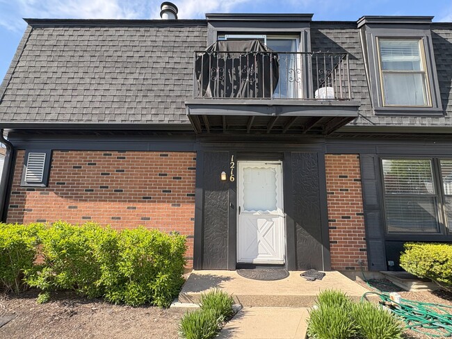 property at 1216 Inverrary Ln