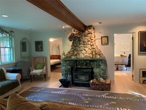 48 Skunks Misery Rd in Millerton, NY - Foto de edificio - Building Photo