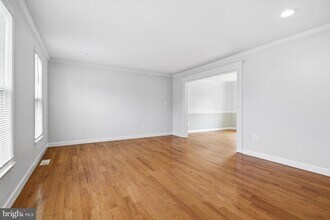 14301 Perrywood Dr in Burtonsville, MD - Foto de edificio - Building Photo