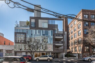 324 Saint Marks Ave in Brooklyn, NY - Foto de edificio - Building Photo