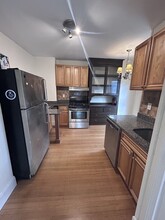 8 Oak Square Ave, Unit #1 in Boston, MA - Building Photo - Building Photo