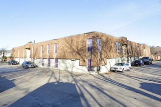 Windmill Apartments in Denton, TX - Foto de edificio - Building Photo