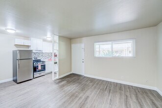 Shamor Apartments in San Leandro, CA - Foto de edificio - Building Photo