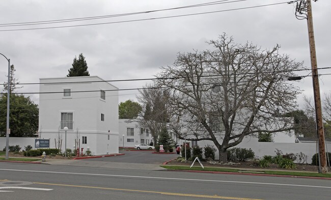 Napa Creek Terrace in Napa, CA - Foto de edificio - Building Photo