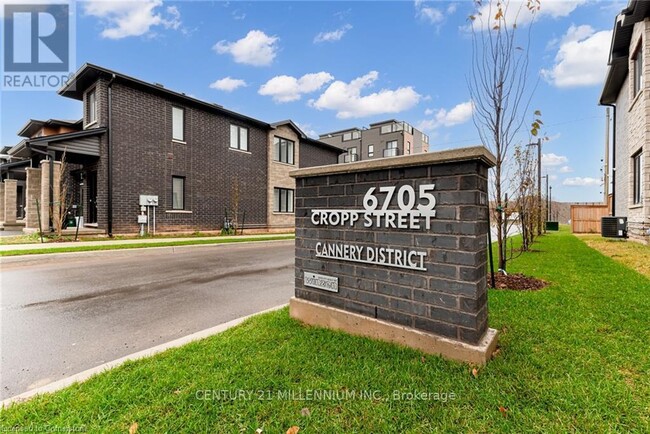 6705-6705 Cropp St in Niagara Falls, ON - Building Photo - Building Photo