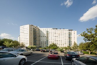 Grosvenor Park I in North Bethesda, MD - Building Photo - Building Photo