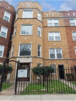 7829 S Essex Ave in Chicago, IL - Building Photo